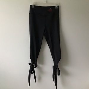 Activewear Capris Medium Waist 26 inches Black NWT